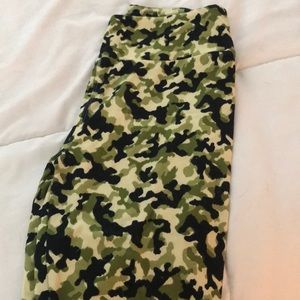 Camo Lularoe leggings. NEVER BEEN WORN!